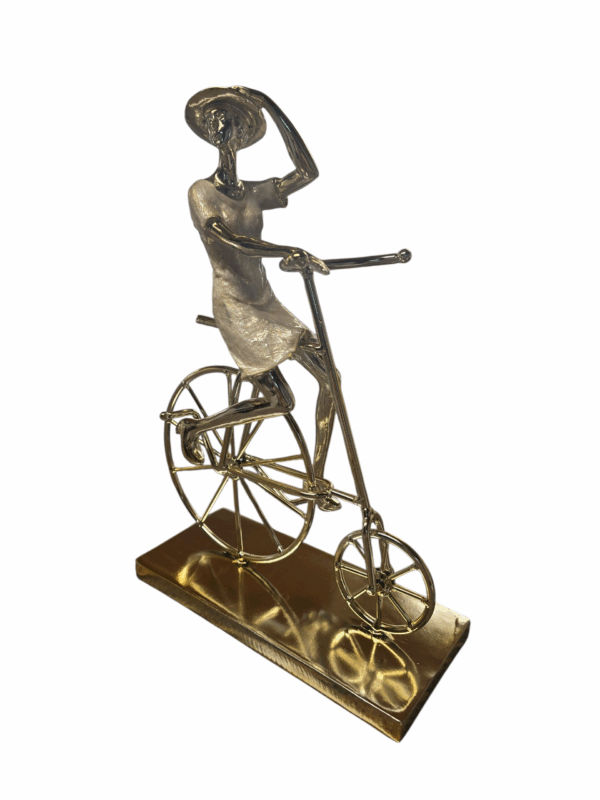 FEMME À VÉLO – Image 3